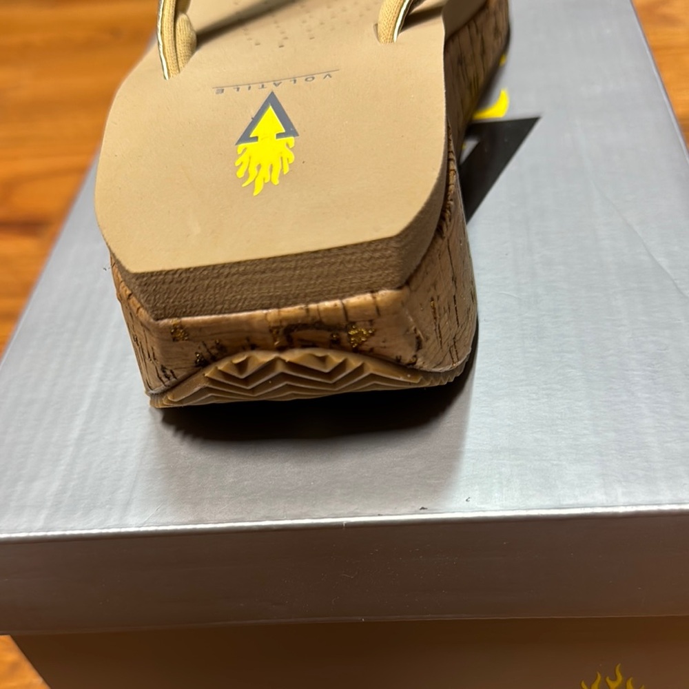 Volatile Neville Metallic Wedge - Picture 5 of 7